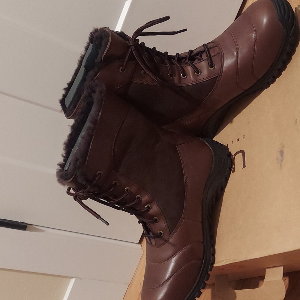 NWT!! UGG 🥾 Mens Cascade Boots Sz 10